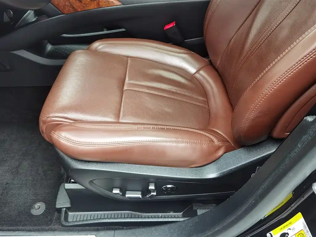 LINCOLN NAVIGATOR (IMPORT)