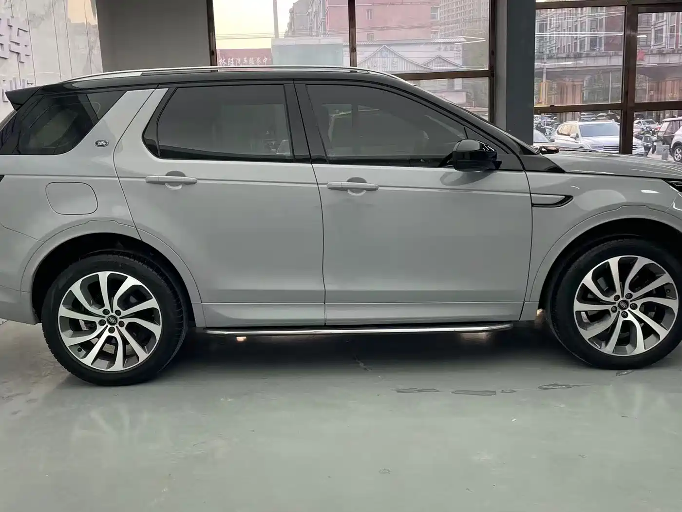 Land Rover Discovery Sport 2020 249PS R-Dynamic Performance фото 4