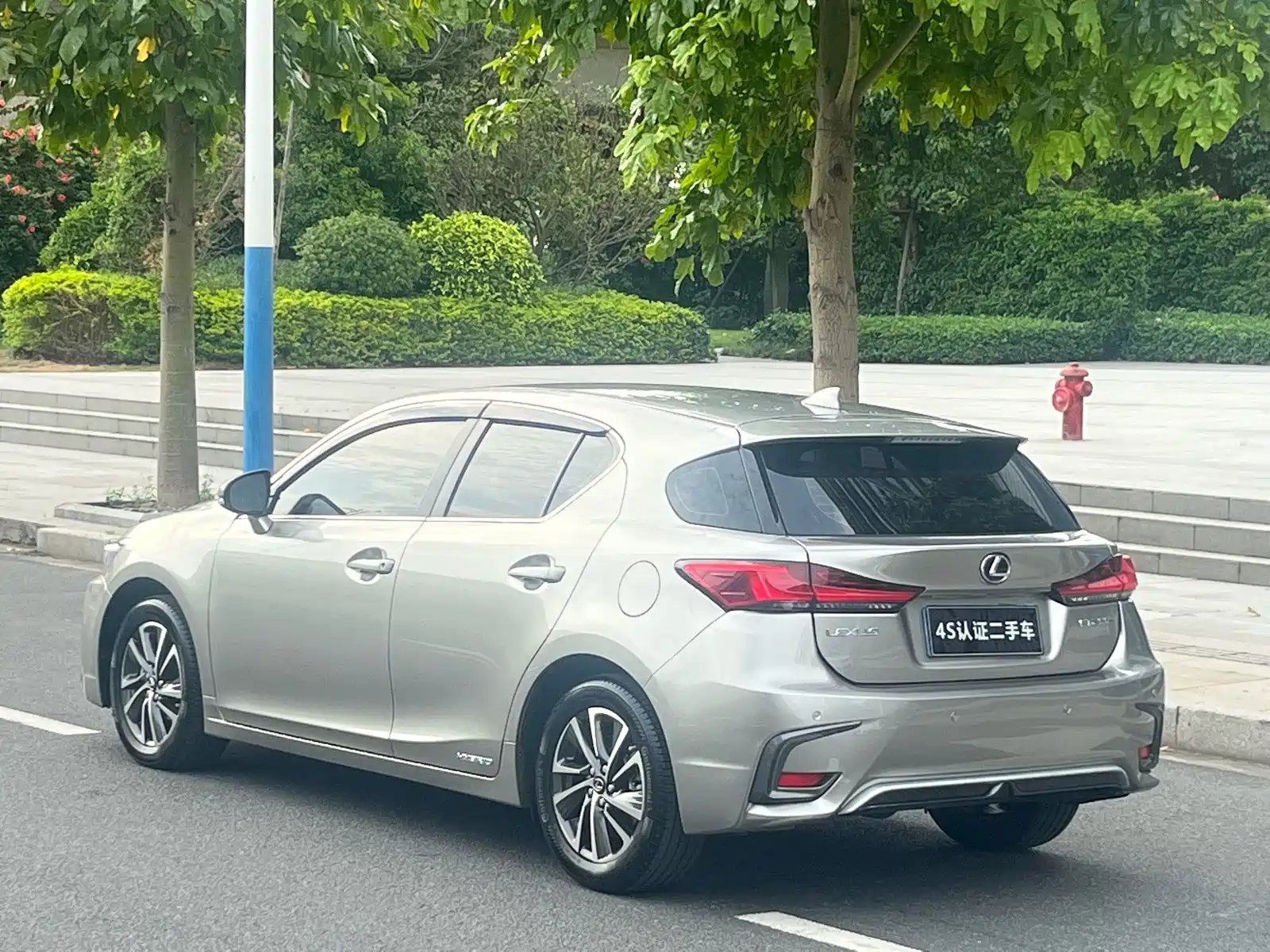 Фото 4 - Lexus CT