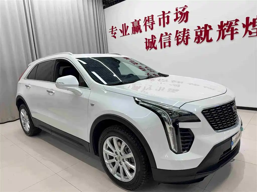 CADILLAC XT4