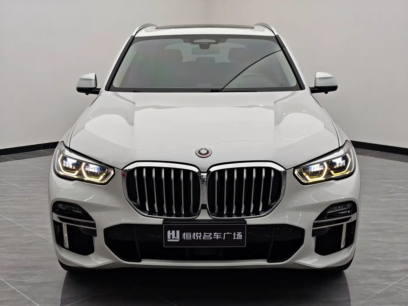 BMW X5 (Import) 2019 xDrive40i Exclusive M Sport Package фото 2