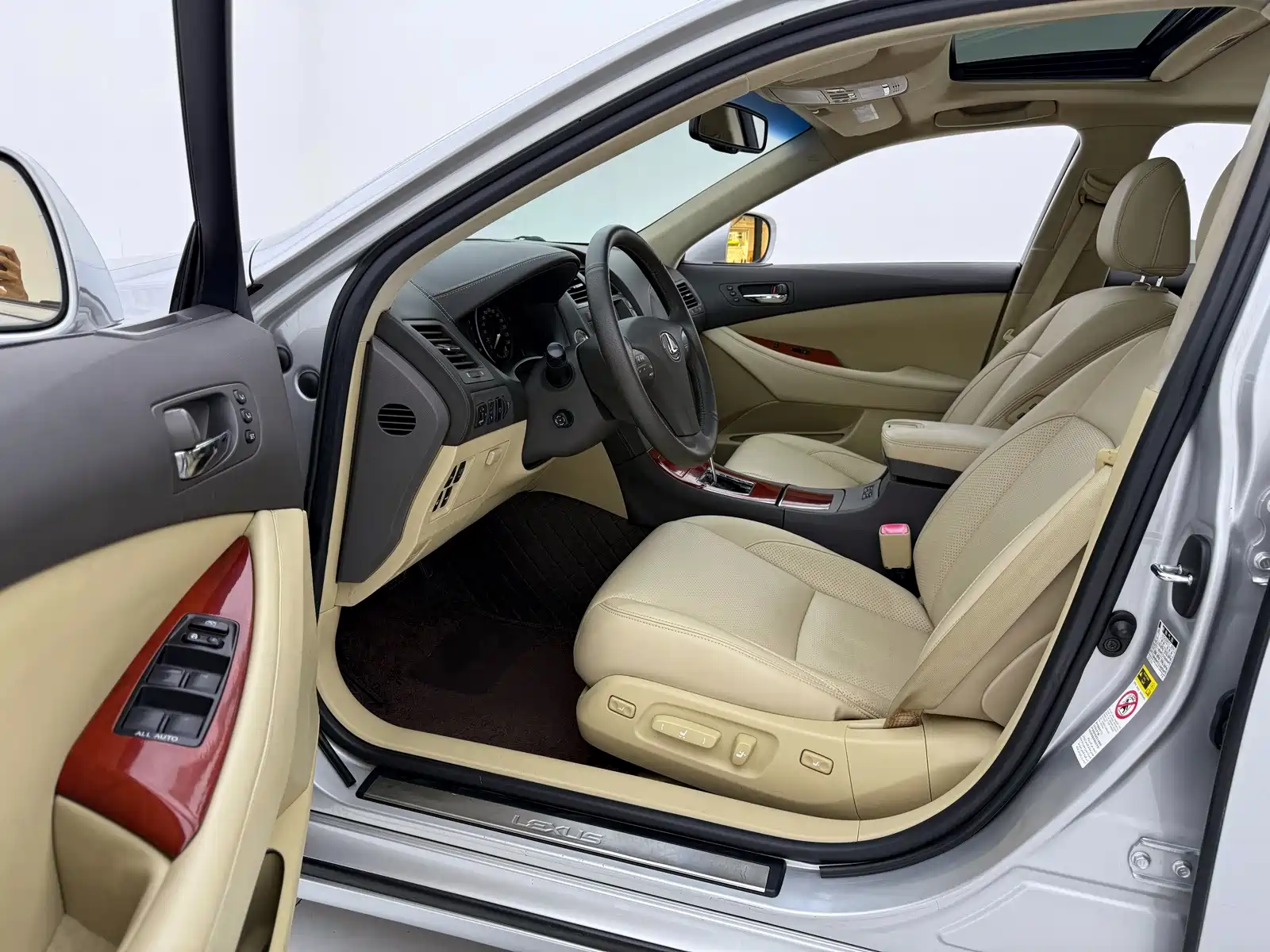 Фото 14 - Lexus ES