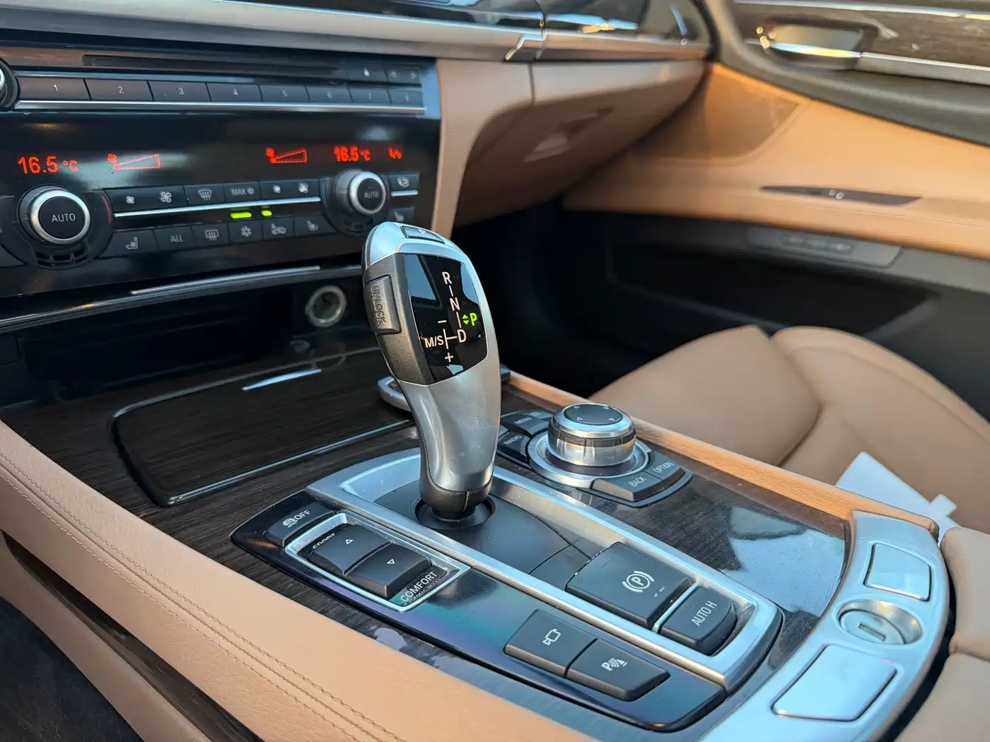 BMW 7 Series 2013 Model 740Li Luxury фото 19