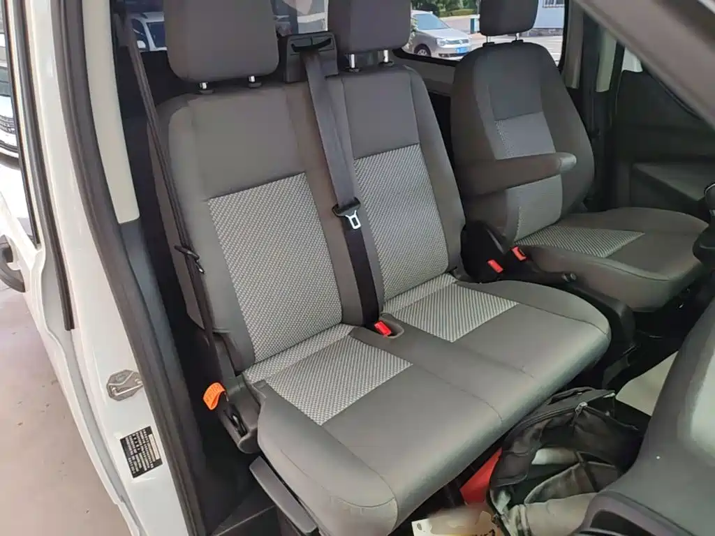 Ford Transit 2023 2019 2.0T Diesel Multi-Purpose Commercial Vehicle Short Wheelbase Low Roof 6-Seater China VI