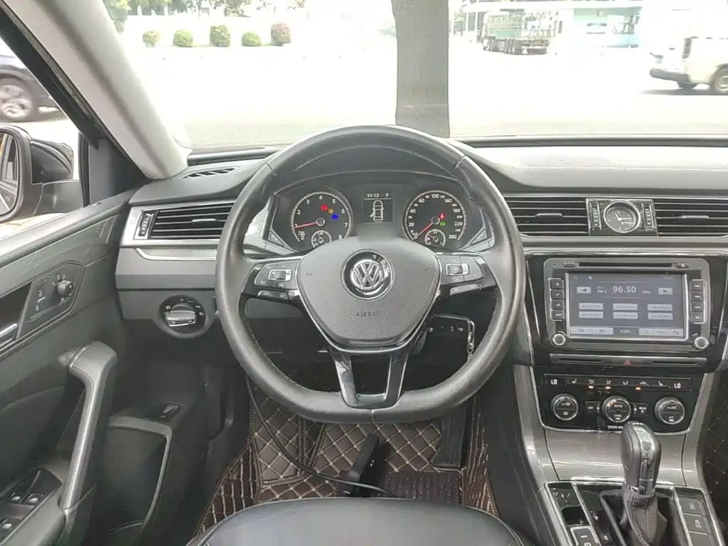 Фото 11 - Volkswagen Passat