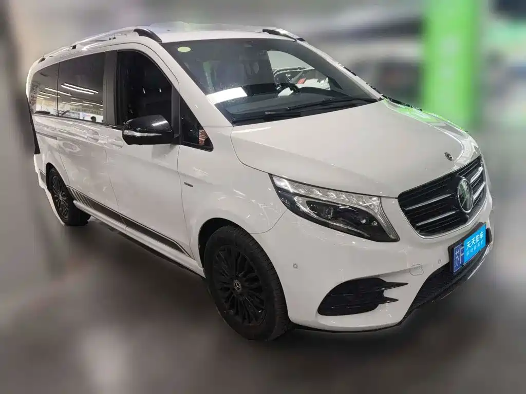 Photo 3 - Mercedes-Benz V-Class