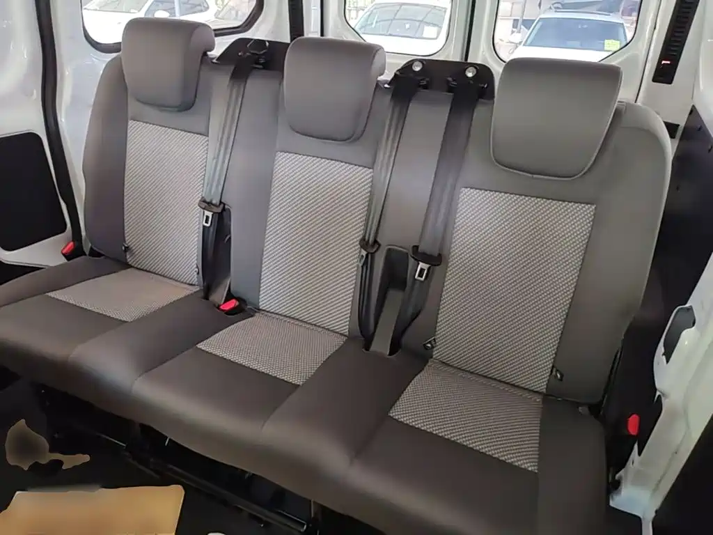Ford Transit 2023 2019 2.0T Diesel Multi-Purpose Commercial Vehicle Short Wheelbase Low Roof 6-Seater China VI