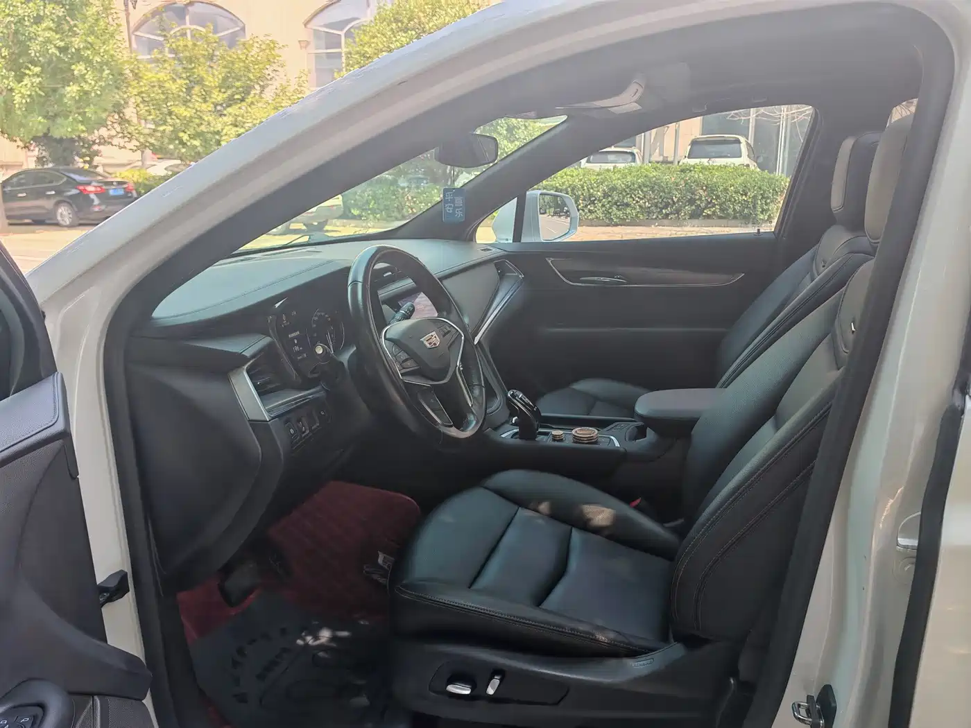 Фото 4 - Cadillac XT5
