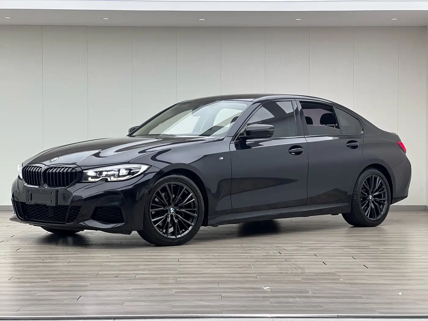 BMW 3 Series 2021 325i M Sport Night Edition фото 5