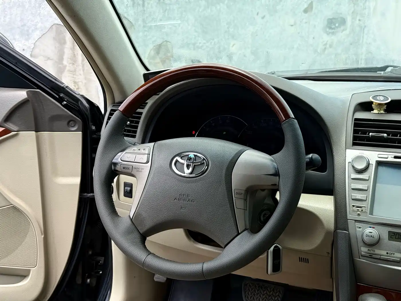 Photo 6 - Toyota Camry