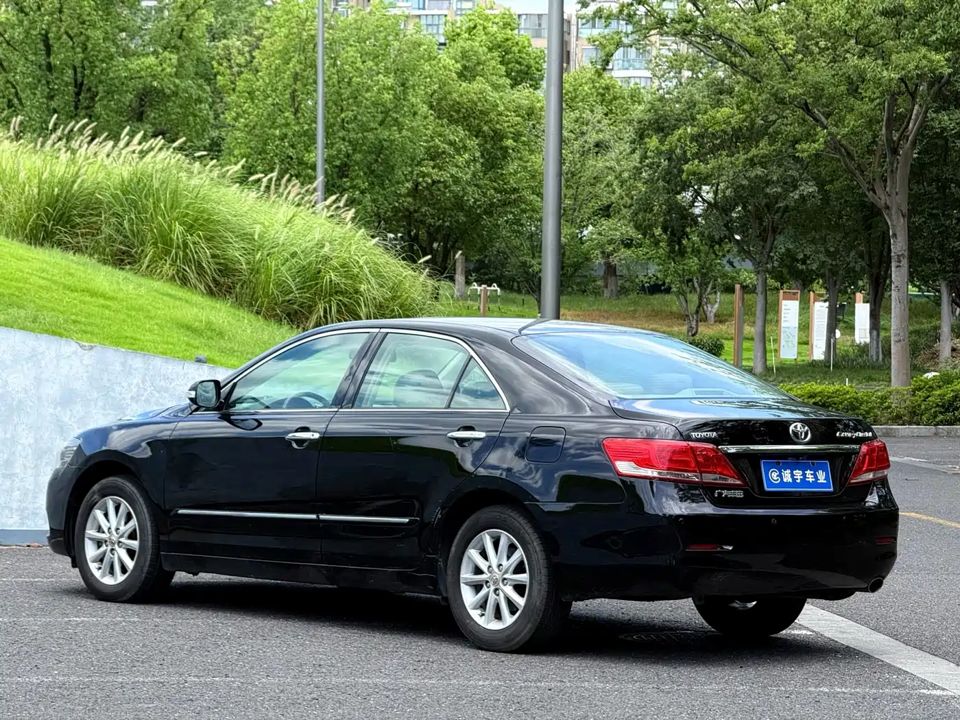 Photo 16 - Toyota Camry