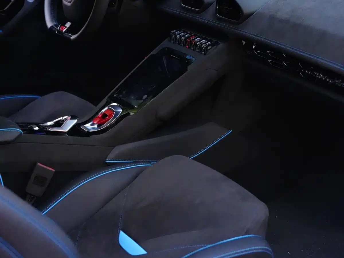 Photo 17 - Lamborghini Huracán