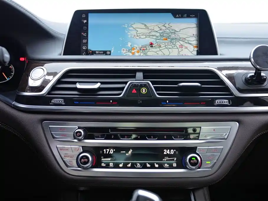 BMW 7 Series 2016 740Li Luxury фото 13