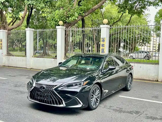 Lexus Lexus ES 2022 300h Premium Edition