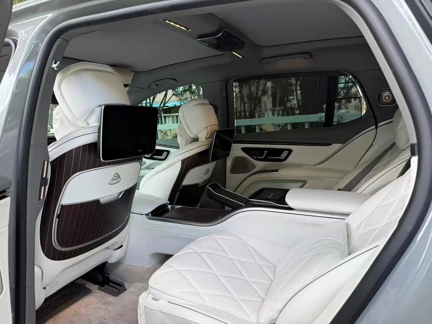 Mercedes-Benz Maybach EQS SUV 2026 2024 EQS 680 Etiquette Edition