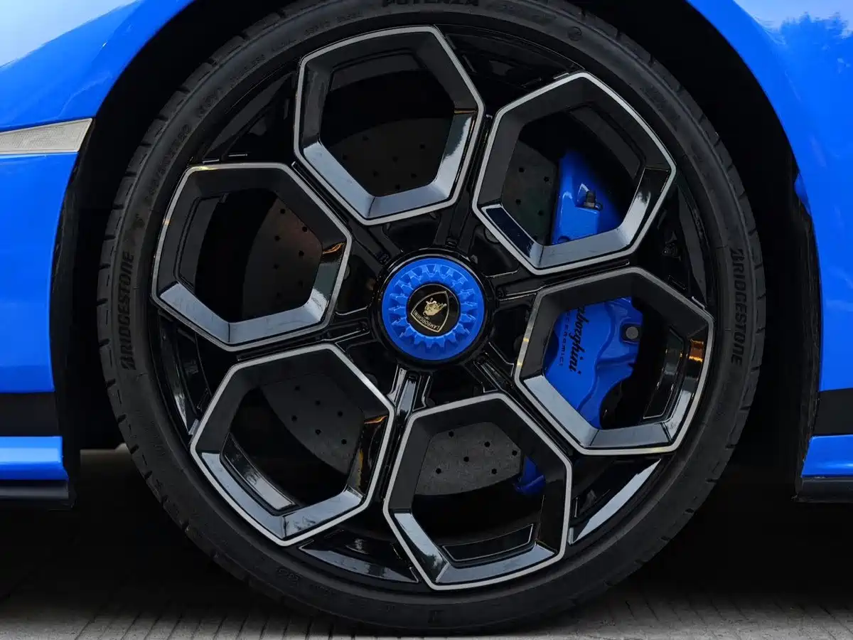 Photo 11 - Lamborghini Huracán