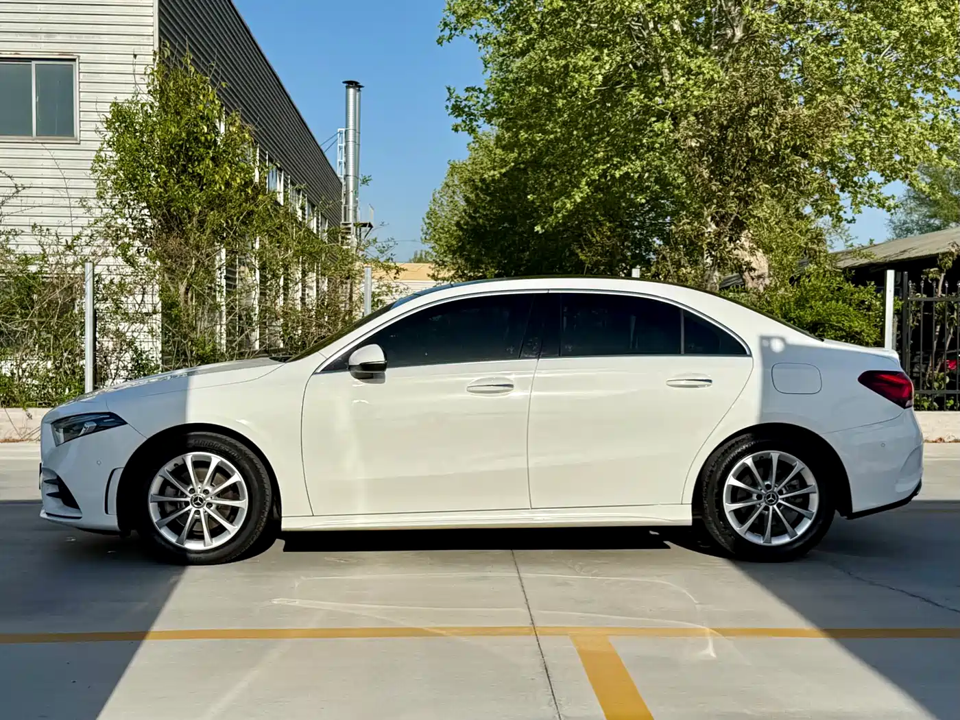 Mercedes-Benz A-Class 2022 A 200 L Sport Sedan Dynamic фото 8