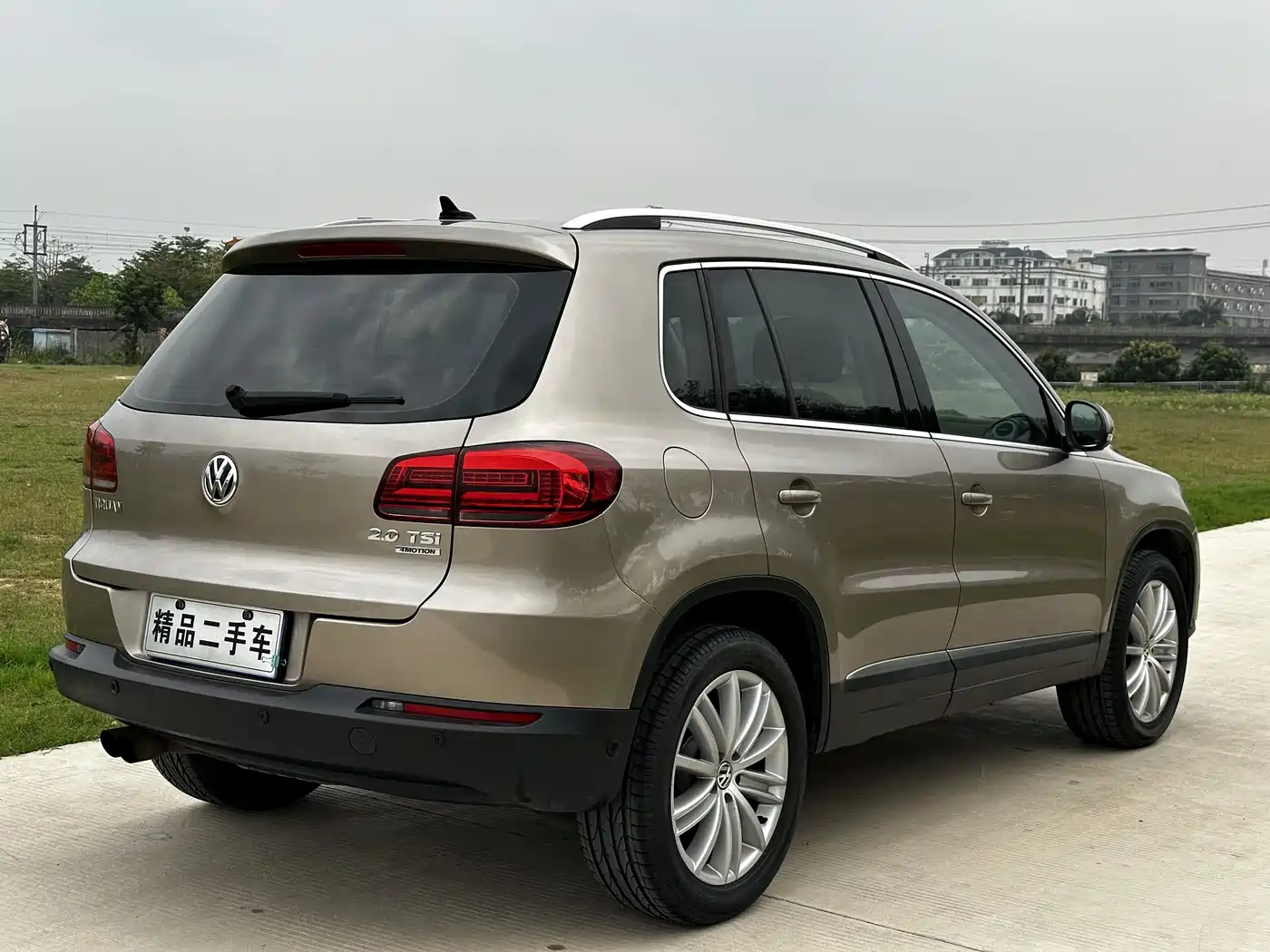 Volkswagen Tiguan 2015 2.0TSI Comfort Edition фото 6