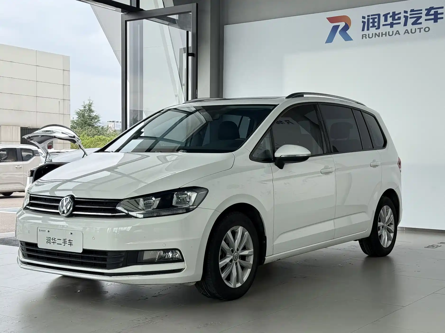 صورة 1 - Volkswagen Touran