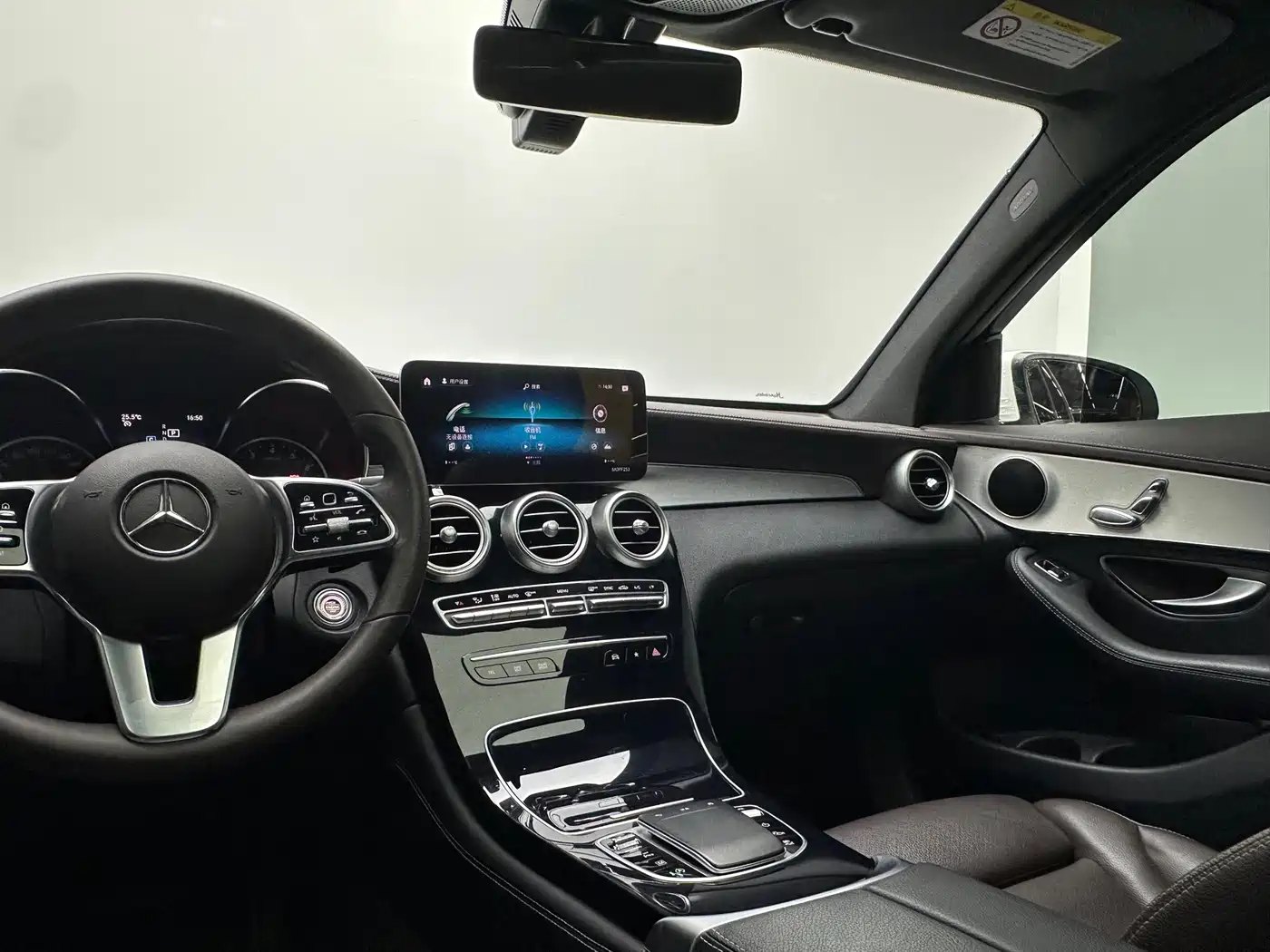Mercedes-Benz GLC 2020 Facelift GLC 260 L 4MATIC Dynamic фото 15