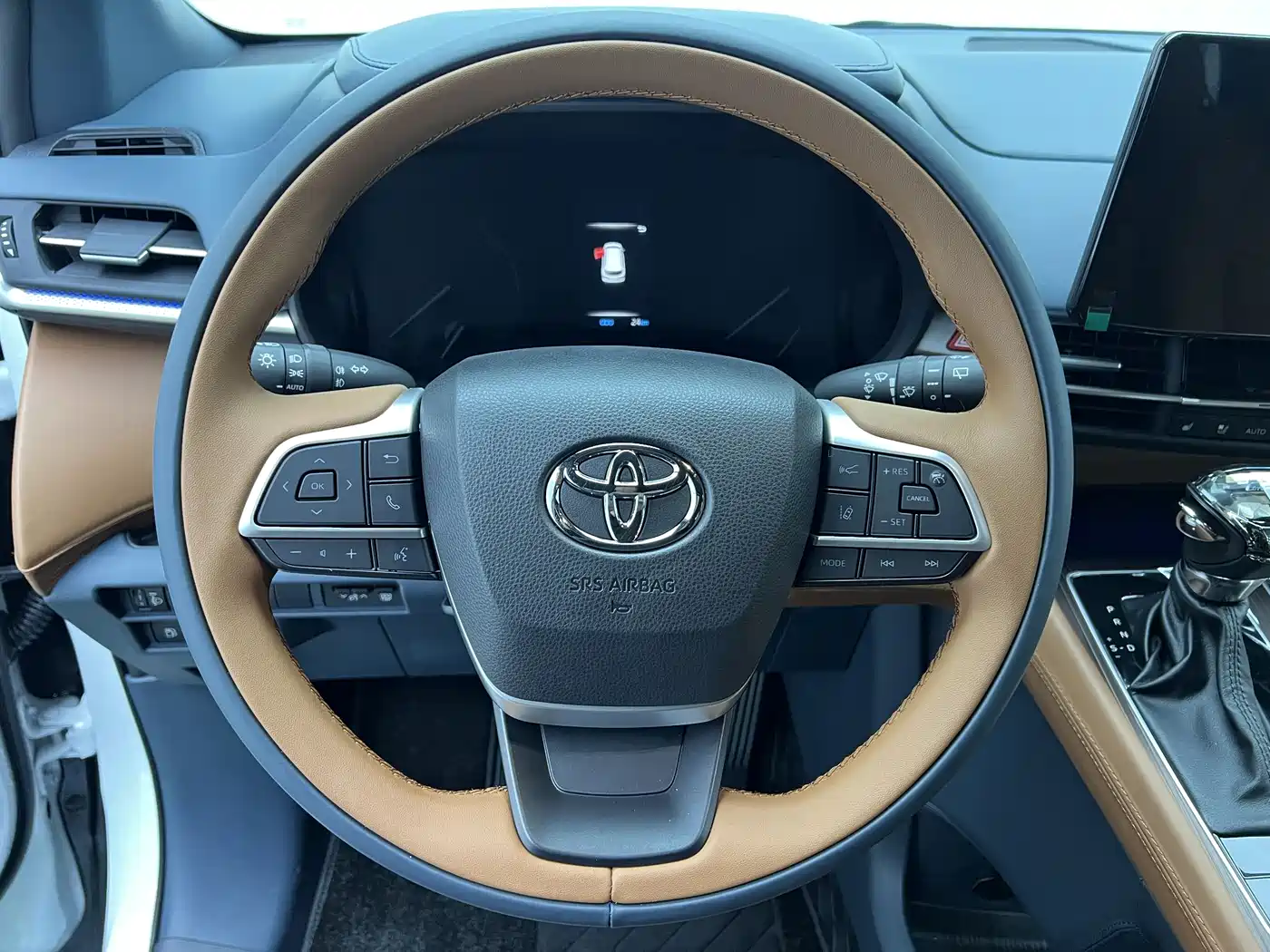 Toyota Granvia 2024 2.5L Hybrid Comfort фото 10