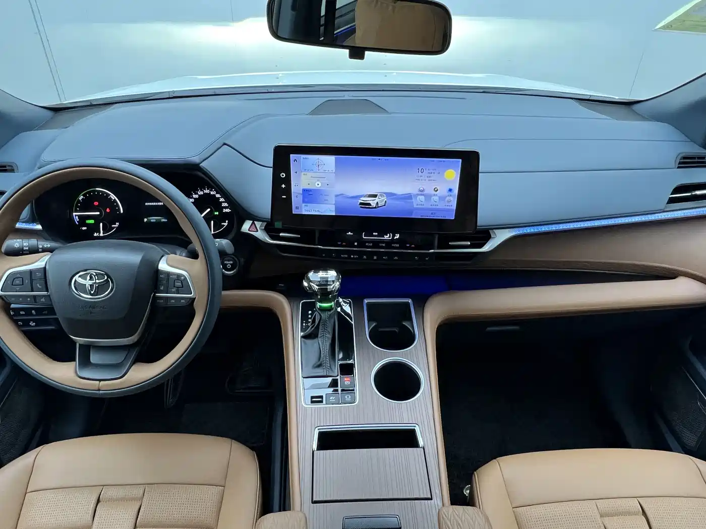 Toyota Granvia 2024 2.5L Hybrid Comfort фото 24