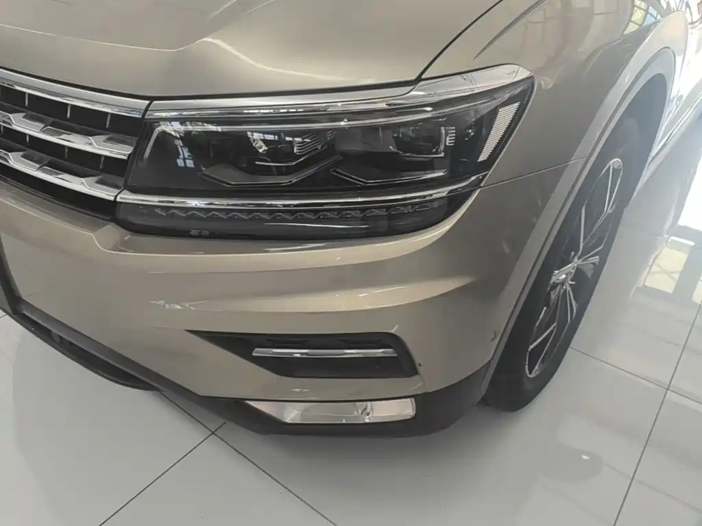 Photo 23 - Volkswagen Tiguan L