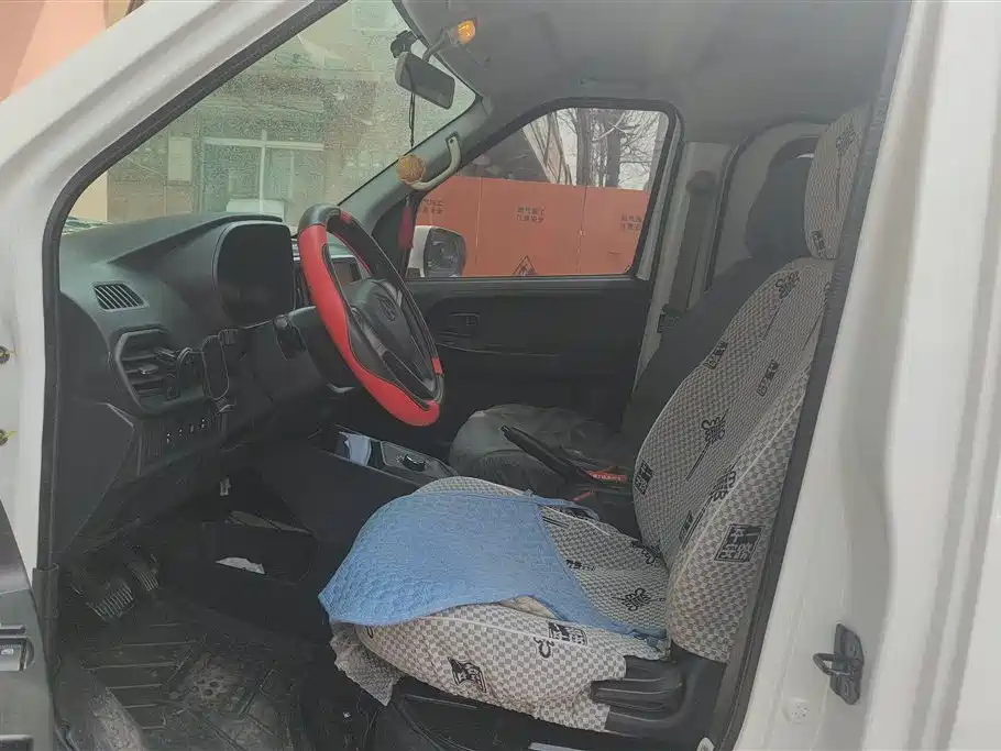 CHANGAN CHANGAN RUIXING EM60