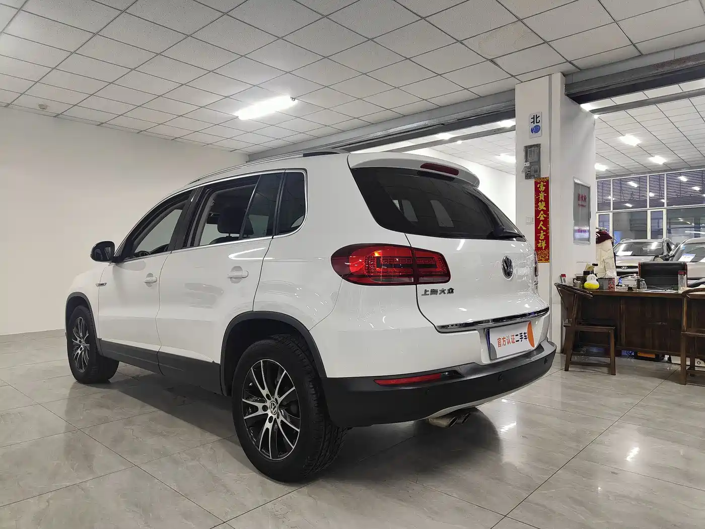 VOLKSWAGEN TIGUAN