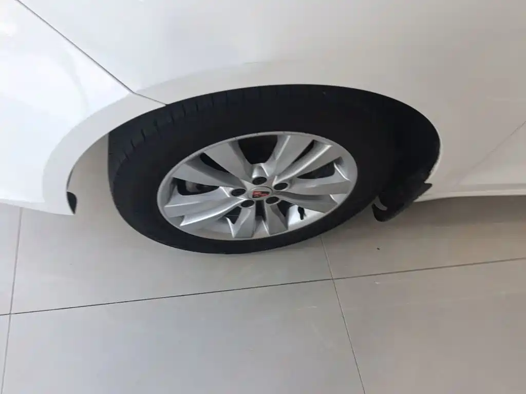 Фото 23 - Roewe 360