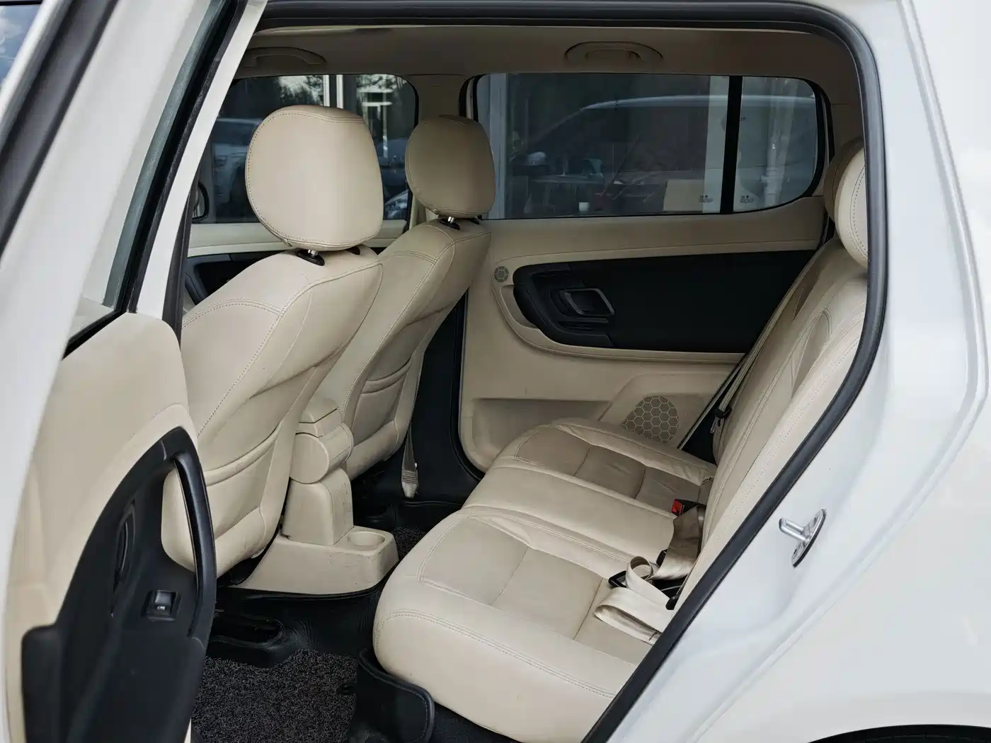 Škoda Fabia 2013 2014 1.6L Automatic Crystal Enjoy Edition