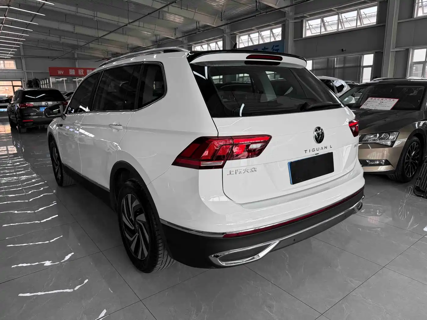 VOLKSWAGEN TIGUAN L