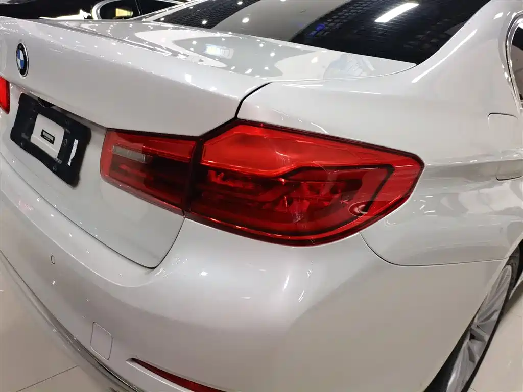 BMW 5 Series New Energy 2020 530Le Range Upgrade Pioneer Edition фото 24