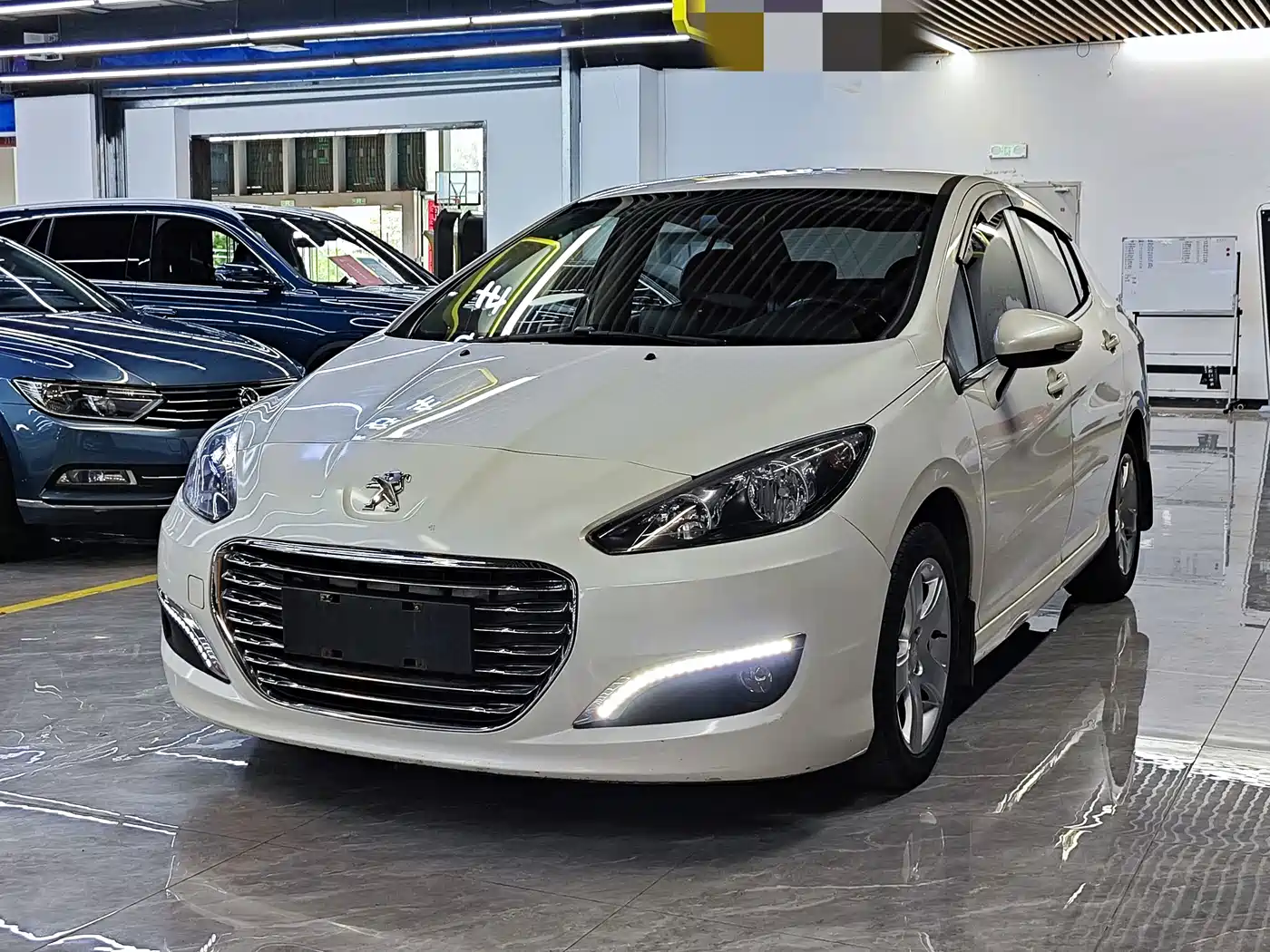 Peugeot 308 2014 2014 Model Joy Edition Classic 1.6L Automatic Superior Style