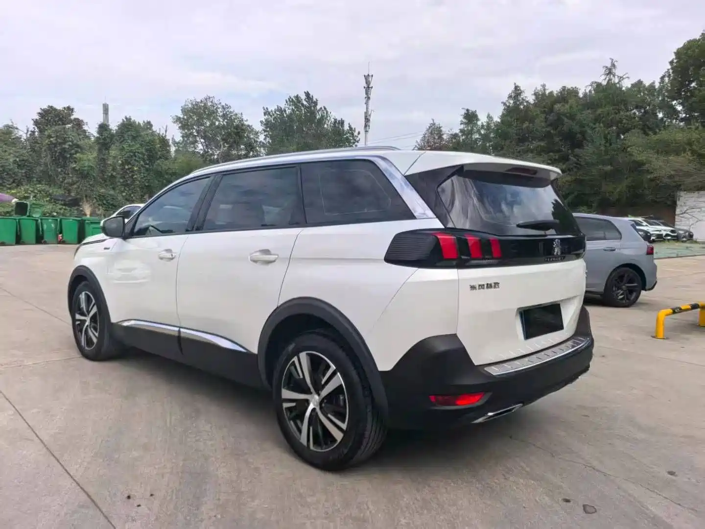صورة 7 - Peugeot 5008