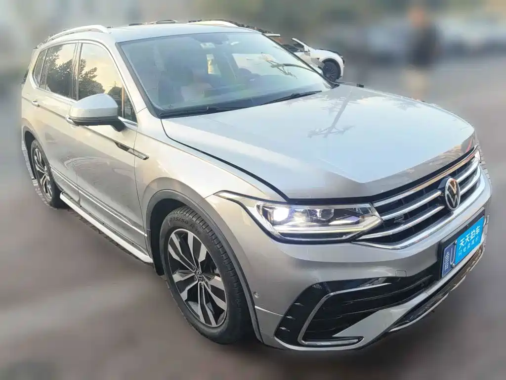 Photo 3 - Volkswagen Tiguan L