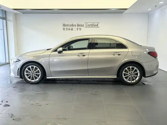 Mercedes-Benz A-Class 2019 A 200 L Sport Sedan — фото 4