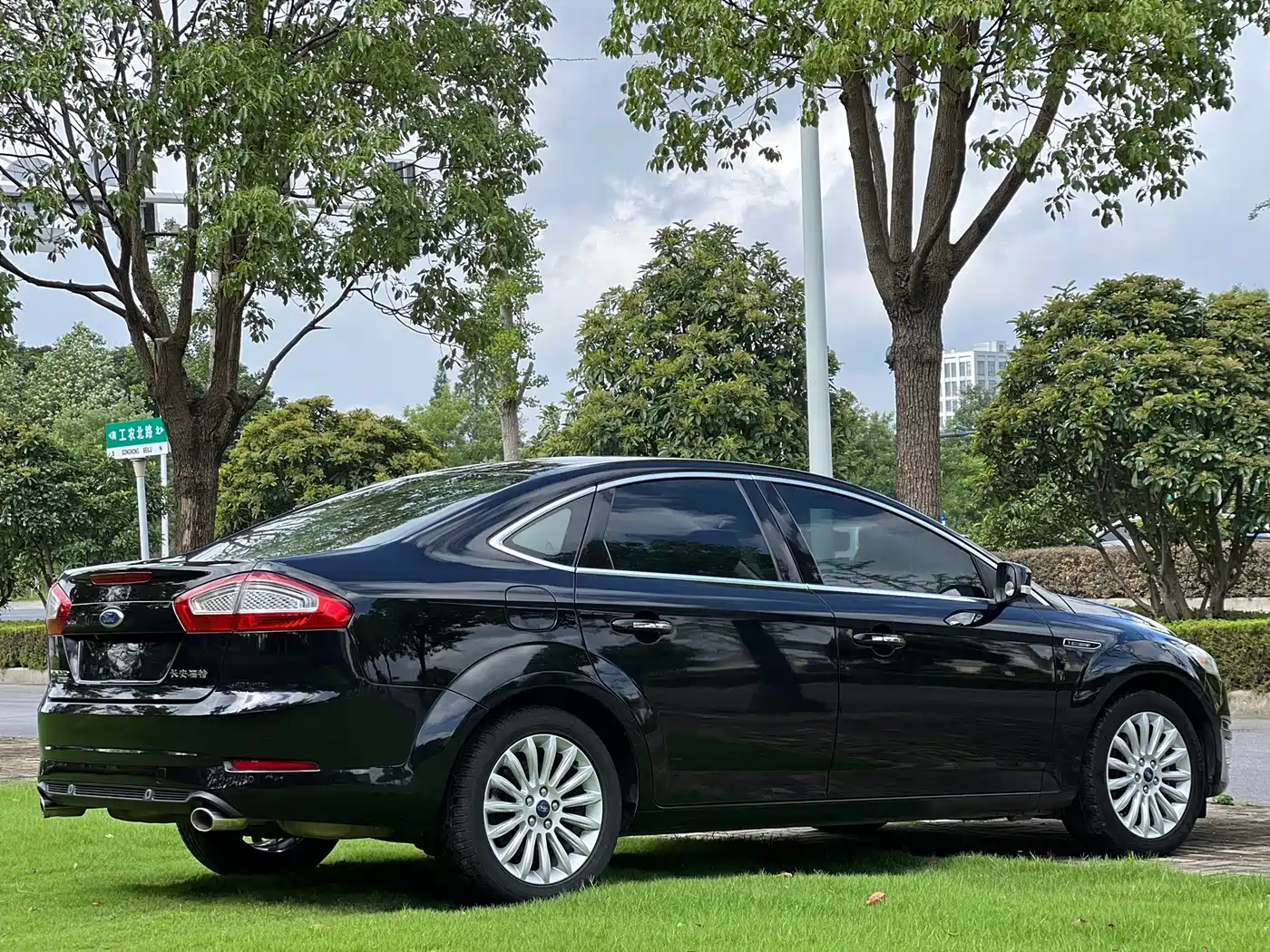 Ford Mondeo Zhisheng 2013 2011 2.0L GTDi200 Fashion