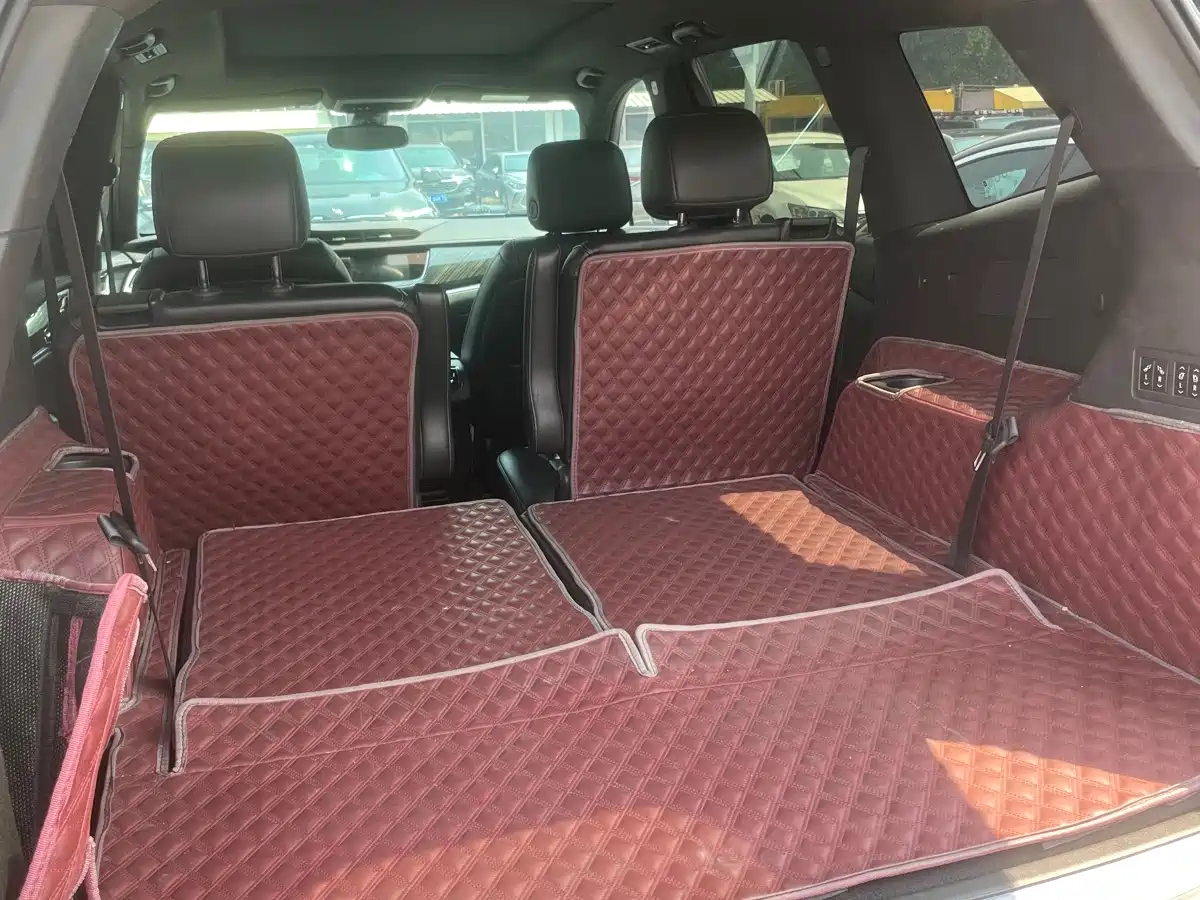 Фото 6 - Cadillac XT6