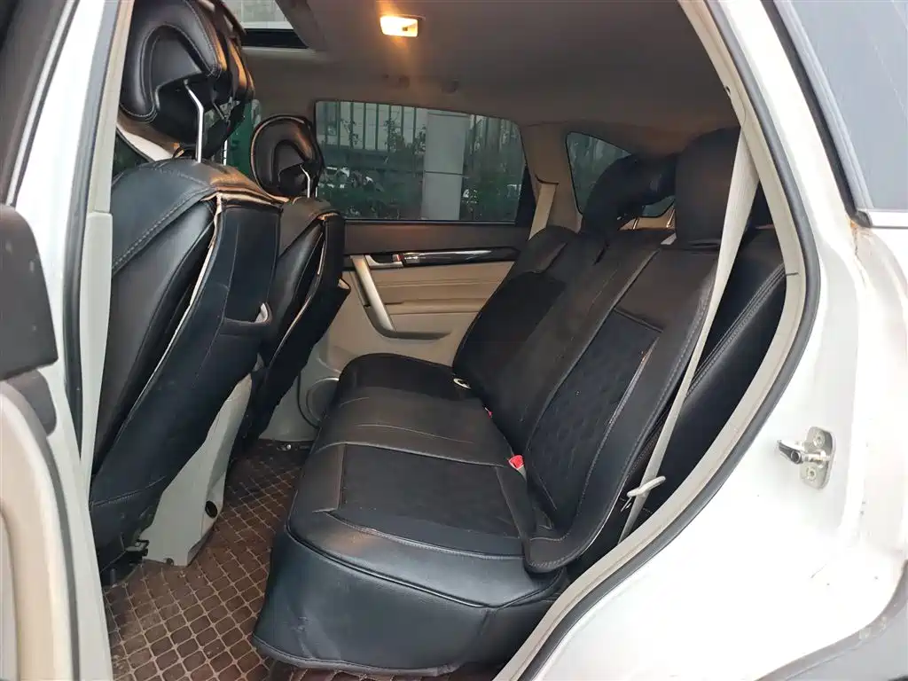 Chevrolet Captiva 2014 2.4L 2WD Urban 5-seater фото 17