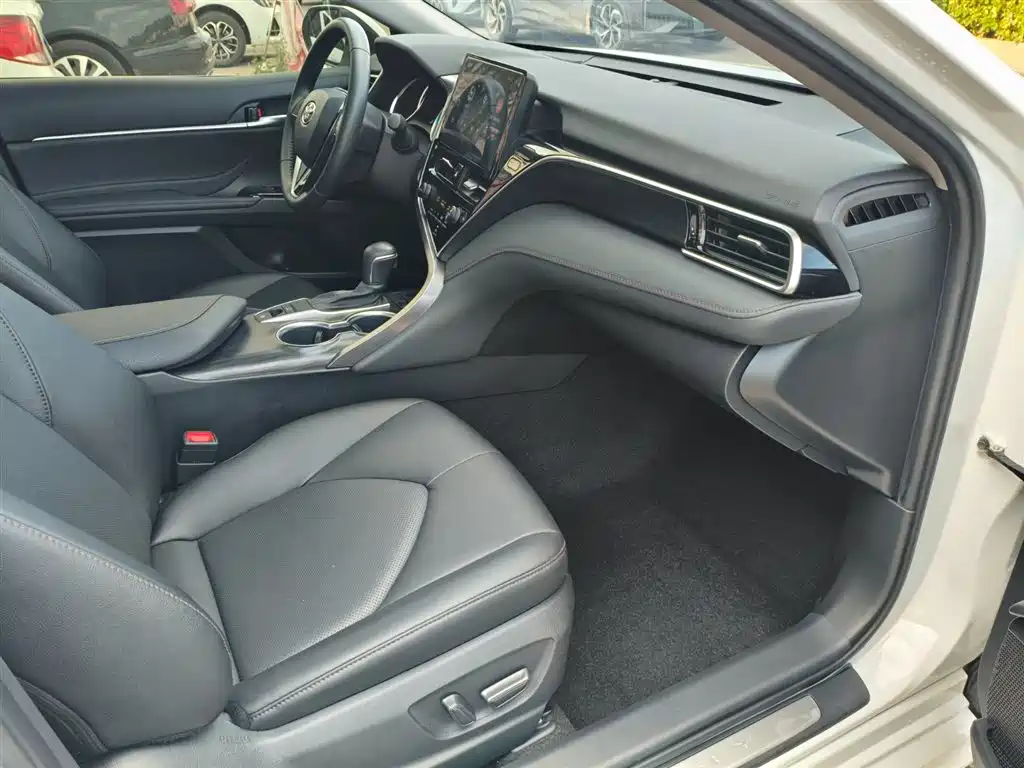Toyota Camry 2023 2.0G Luxury Edition фото 14