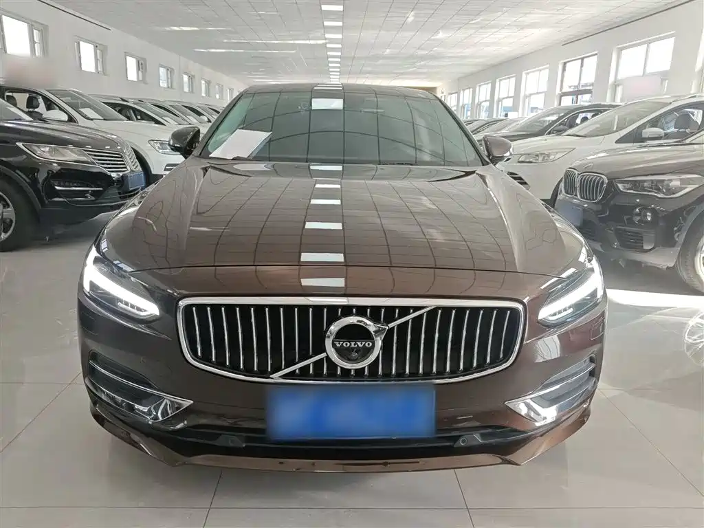 Фото 3 - Volvo S90