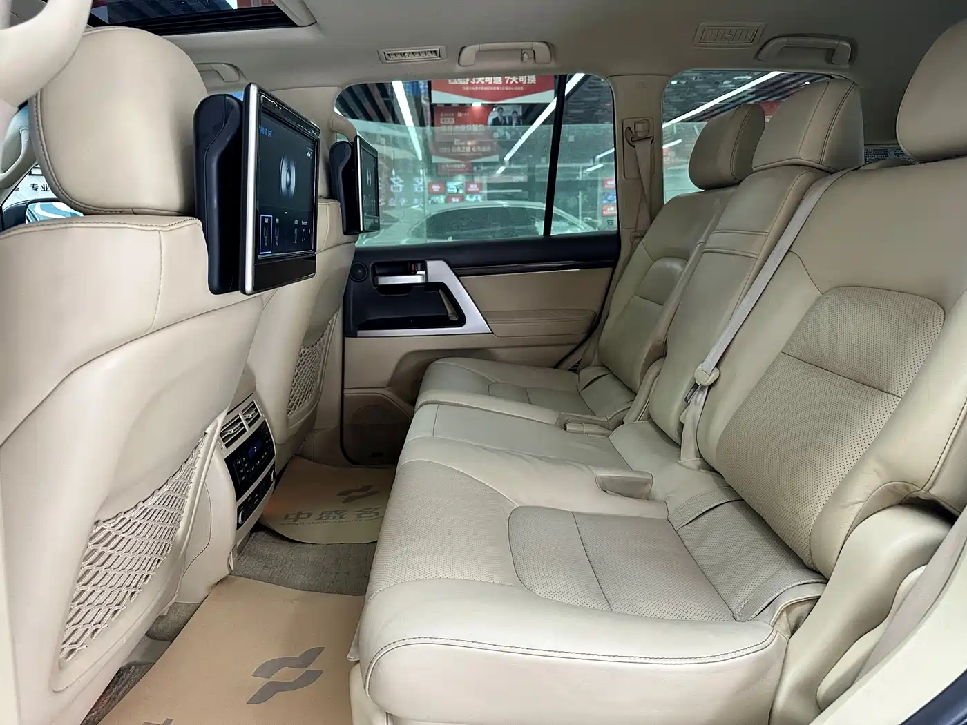 Toyota Land Cruiser 2016 4.6L Automatic VX-R фото 20