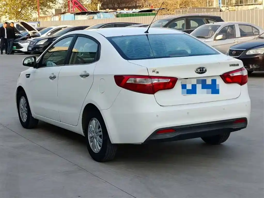 Kia K2 2012 Sedan 1.4L MT GL Commemorative Edition фото 4