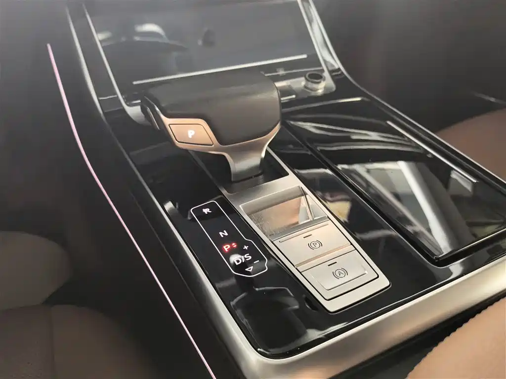 Audi Q8 2019 55 TFSI Luxury Dynamic фото 12