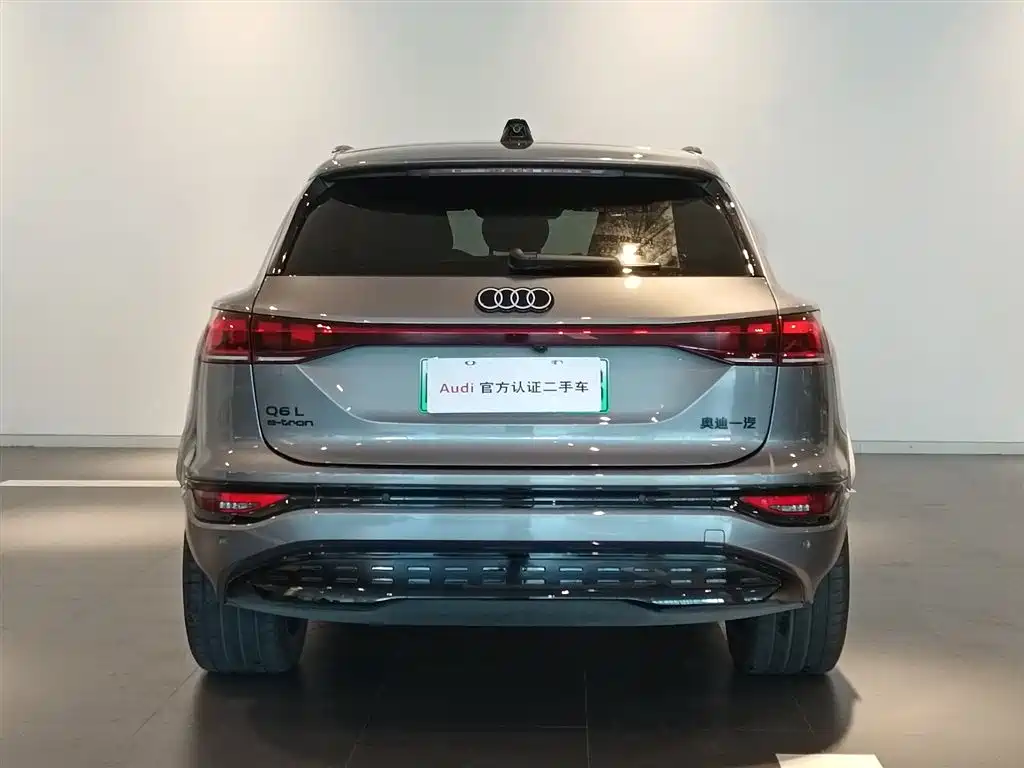AUDI Q6L E TRON