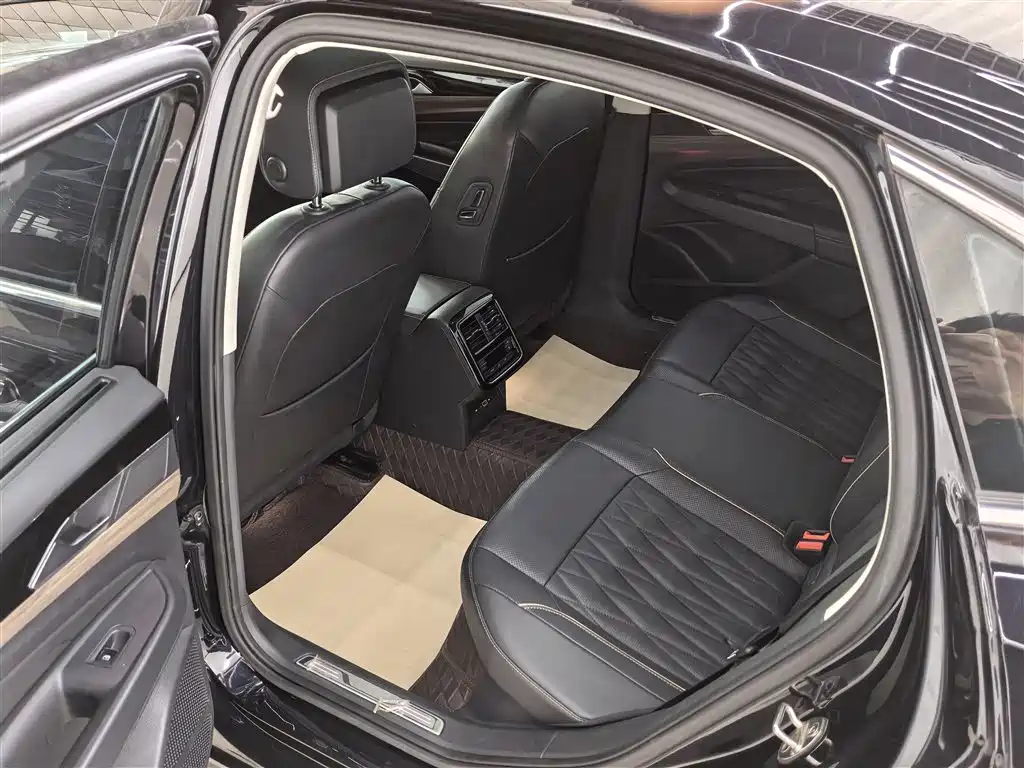 Volkswagen Passat 2019 330TSI Luxury Edition China VI фото 12