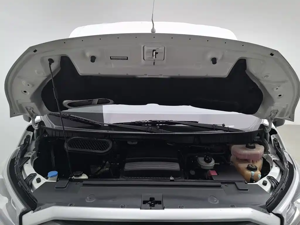 SAIC Maxus Xintu V90 2021 2020 2.0T AMT YunJie Edition FWD Single Rear Tire Short Wheelbase Medium Roof 6-seater