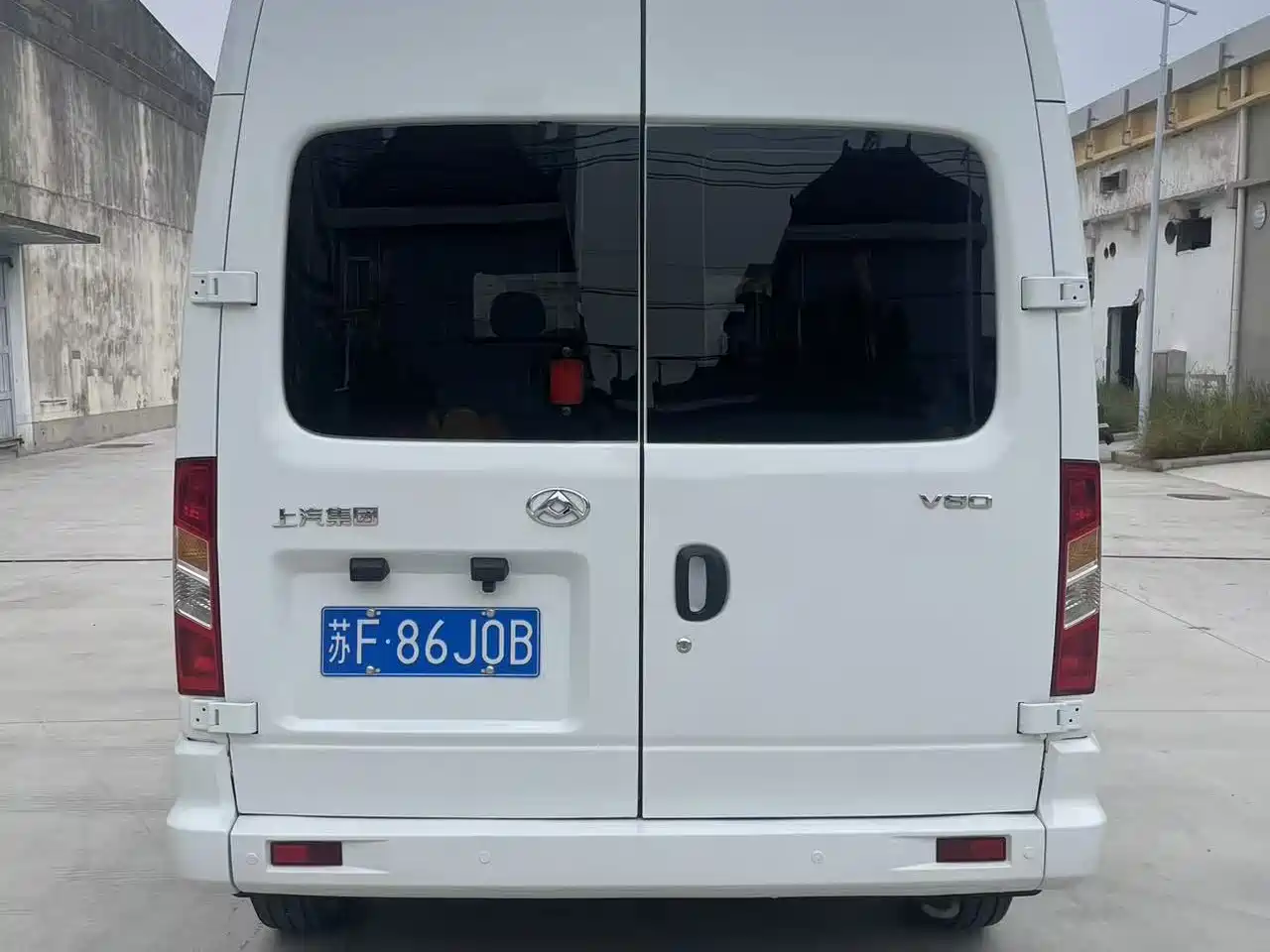 SAIC Maxus Xintu V80 2023 2.0T PLUS Manual All-round King Long Wheelbase Medium Roof 6/7/8/9-seater фото 8