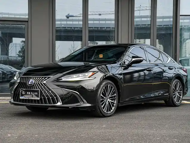 Lexus ES 2021 300h Luxury Edition
